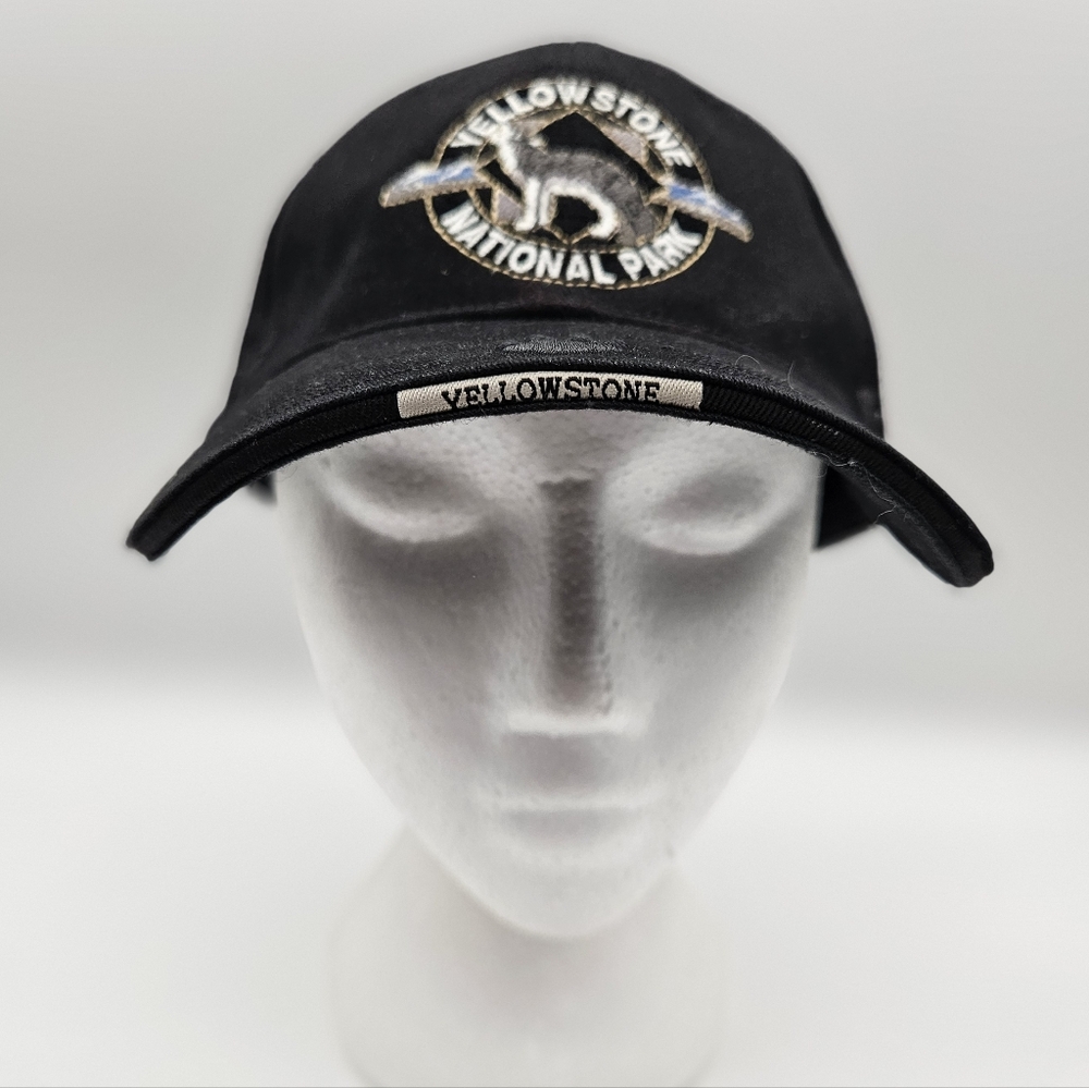 YELLOWSTONE NATIONAL PARK | howling grey wolf embroidered patch cap hat